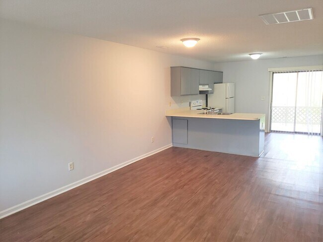 Building Photo - CANDLEWYCK