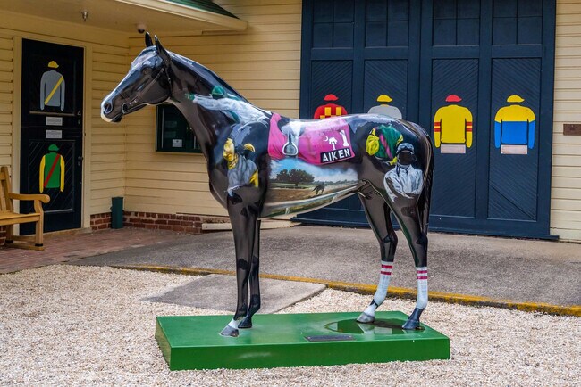 Building Photo - 946 Magnolia St SE