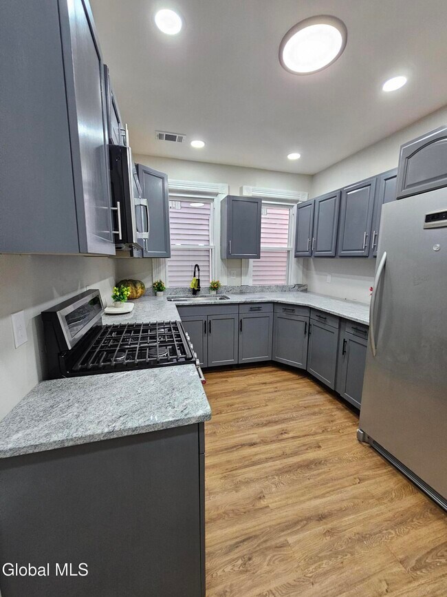 Building Photo - 91 Division St