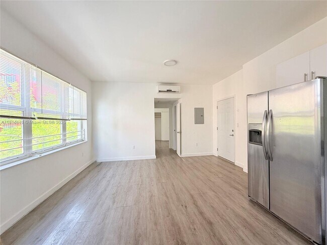 Primary Photo - 402 NW 12th Ave