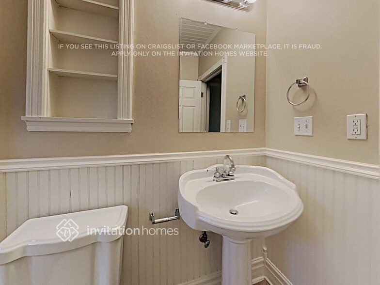 Building Photo - 2716 S 14th St