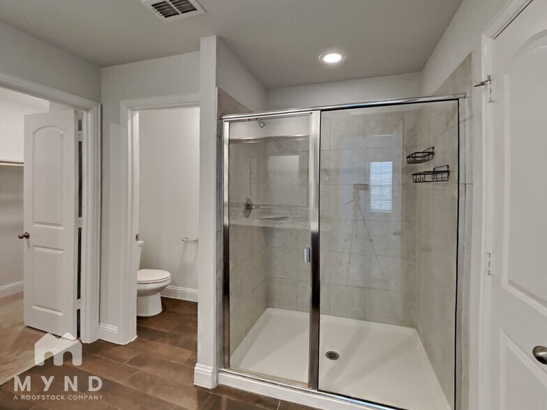 Building Photo - 5568 Kilmer Dr