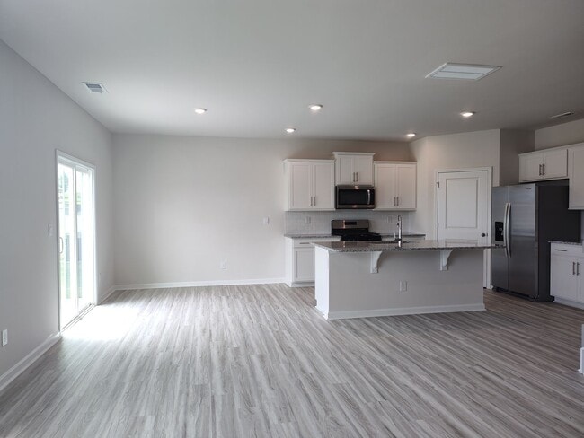 Building Photo - Beautiful New  Build Home located in the S...