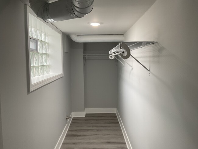 Building Photo - 14846 Woodlawn Ave