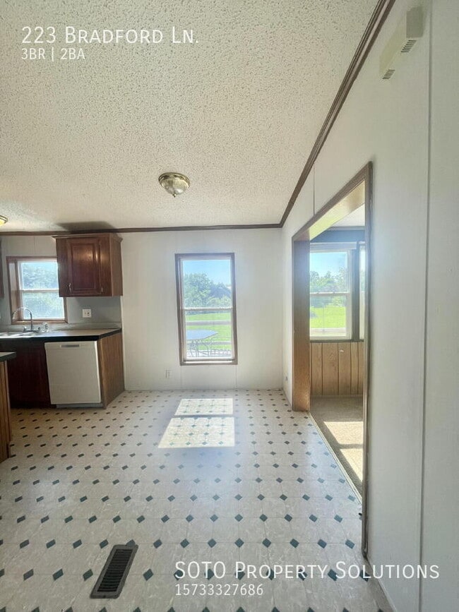 Building Photo - 223 Bradford Ln