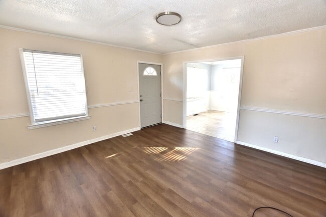 Building Photo - 1704 Cherry St