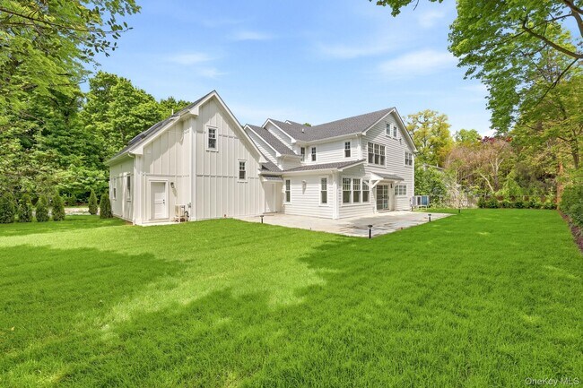 Building Photo - 229 Soundview Ave