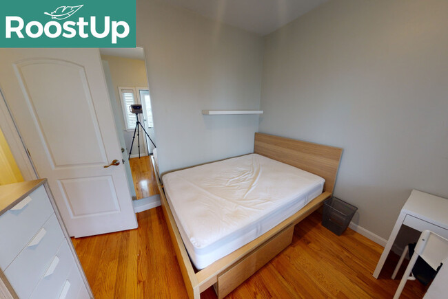 Building Photo - Furnished Private Bedroom in East Boston