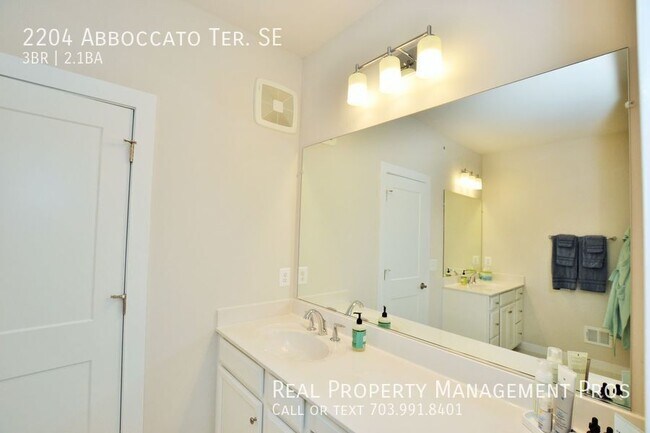 Building Photo - 2204 Abboccato Terrace SE
