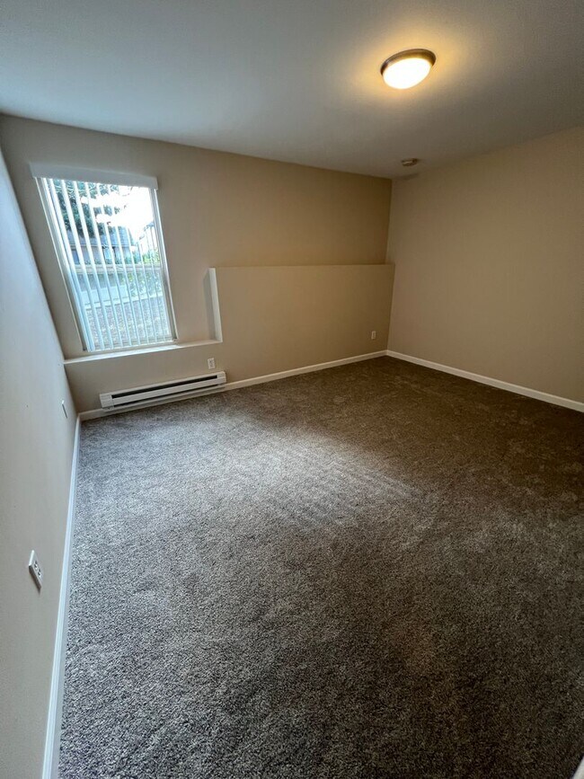 Building Photo - Secure Entry Downtown Living in the Heart of Everett