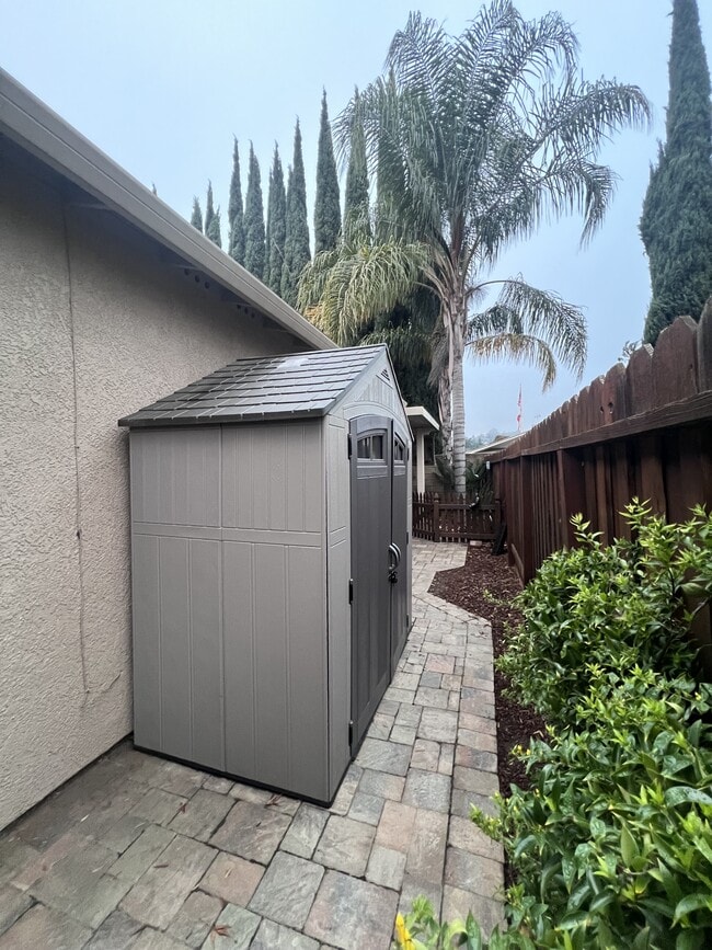 Building Photo - 457 Morales Ct