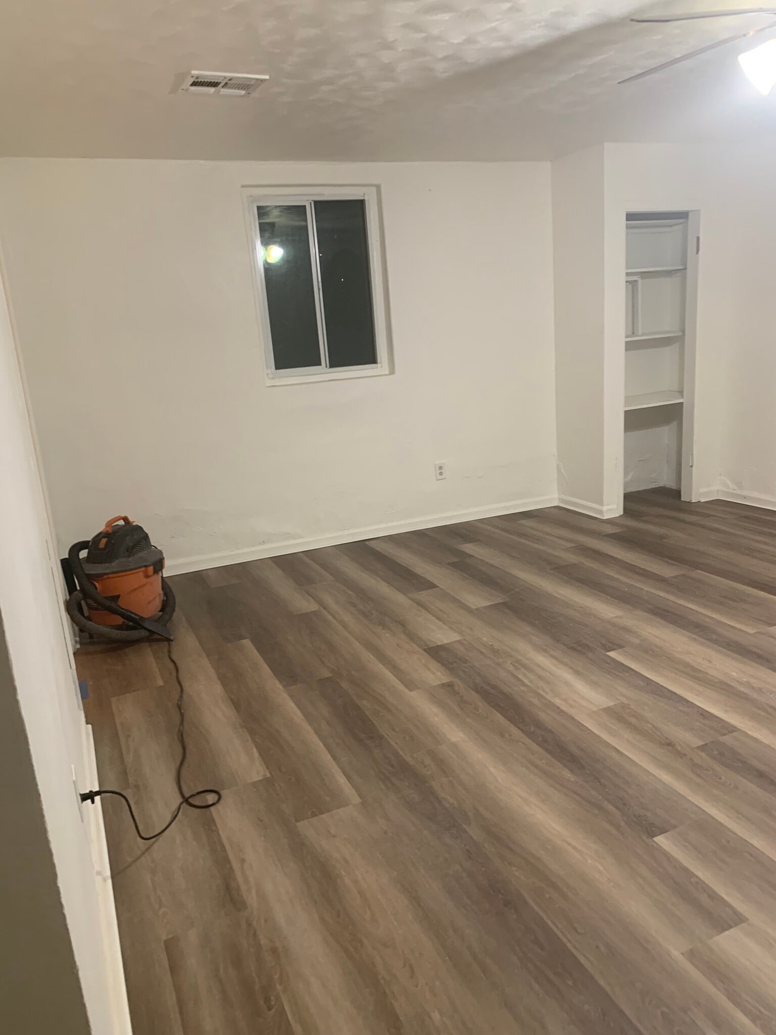 Main bedroom - 2285 S Bowie Ave