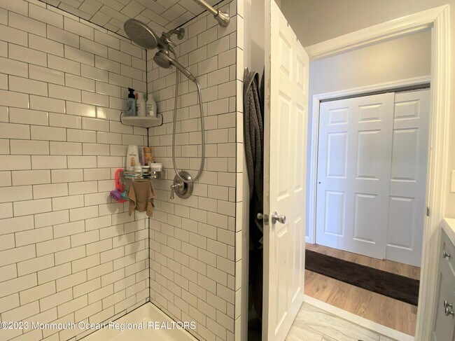 Building Photo - 809 16th Ave