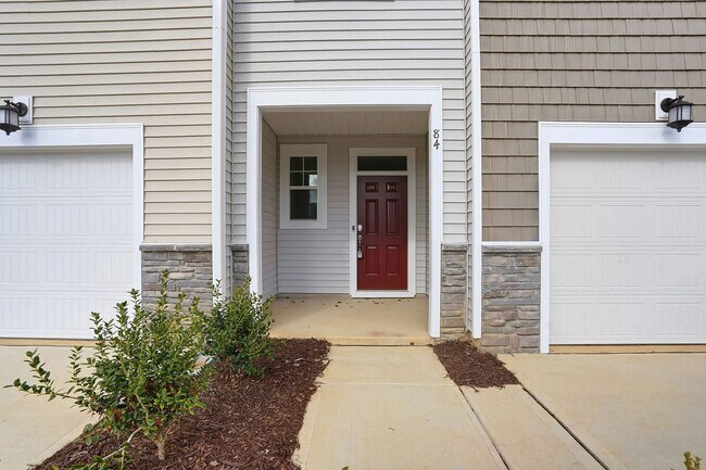 Building Photo - BEAUTIFUL AND READY FOR YOU- NICE TOWNHOME IN ANGIER, NC