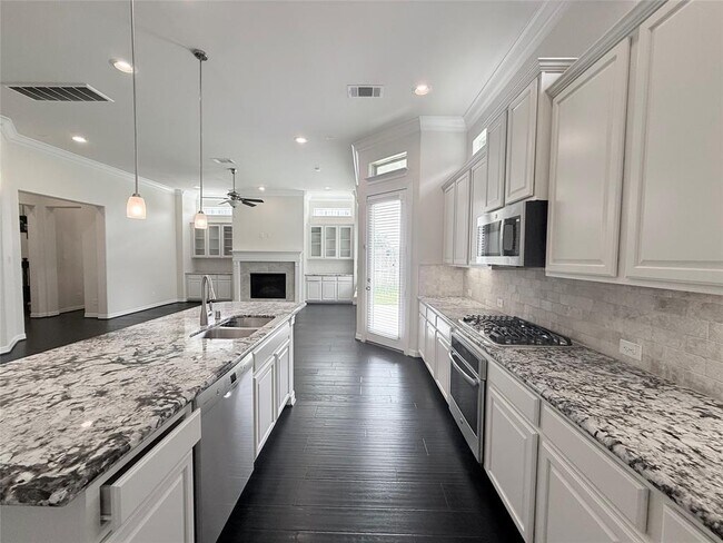 Building Photo - 13216 Green Hills Dr