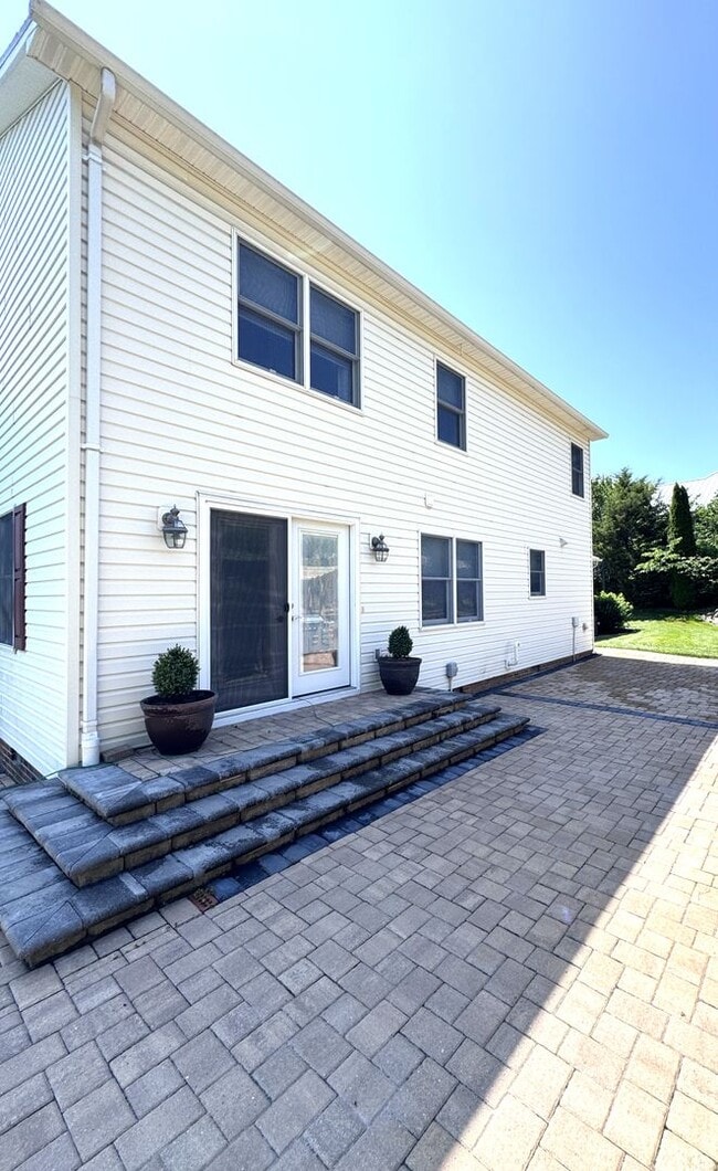 Building Photo - Single Family Home in Harrisonburg