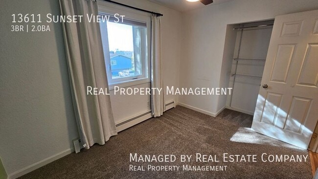 Building Photo - 13611 Sunset View St