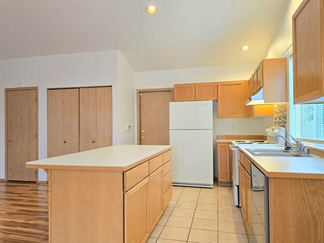 Building Photo - Lovely 3 Bedroom Marysville Rambler -  Pet Friendly - 1/2 off 1st Months Rent!