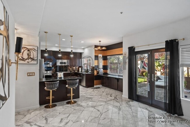 Building Photo - 2927 Sorrento Way