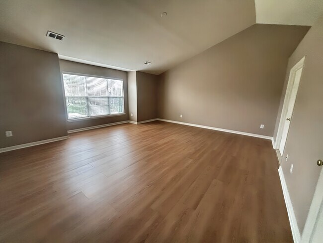 Building Photo - 15024 Burgandine Ave