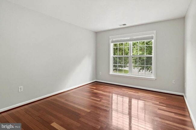 Building Photo - 6212 Lilac Bush Ln