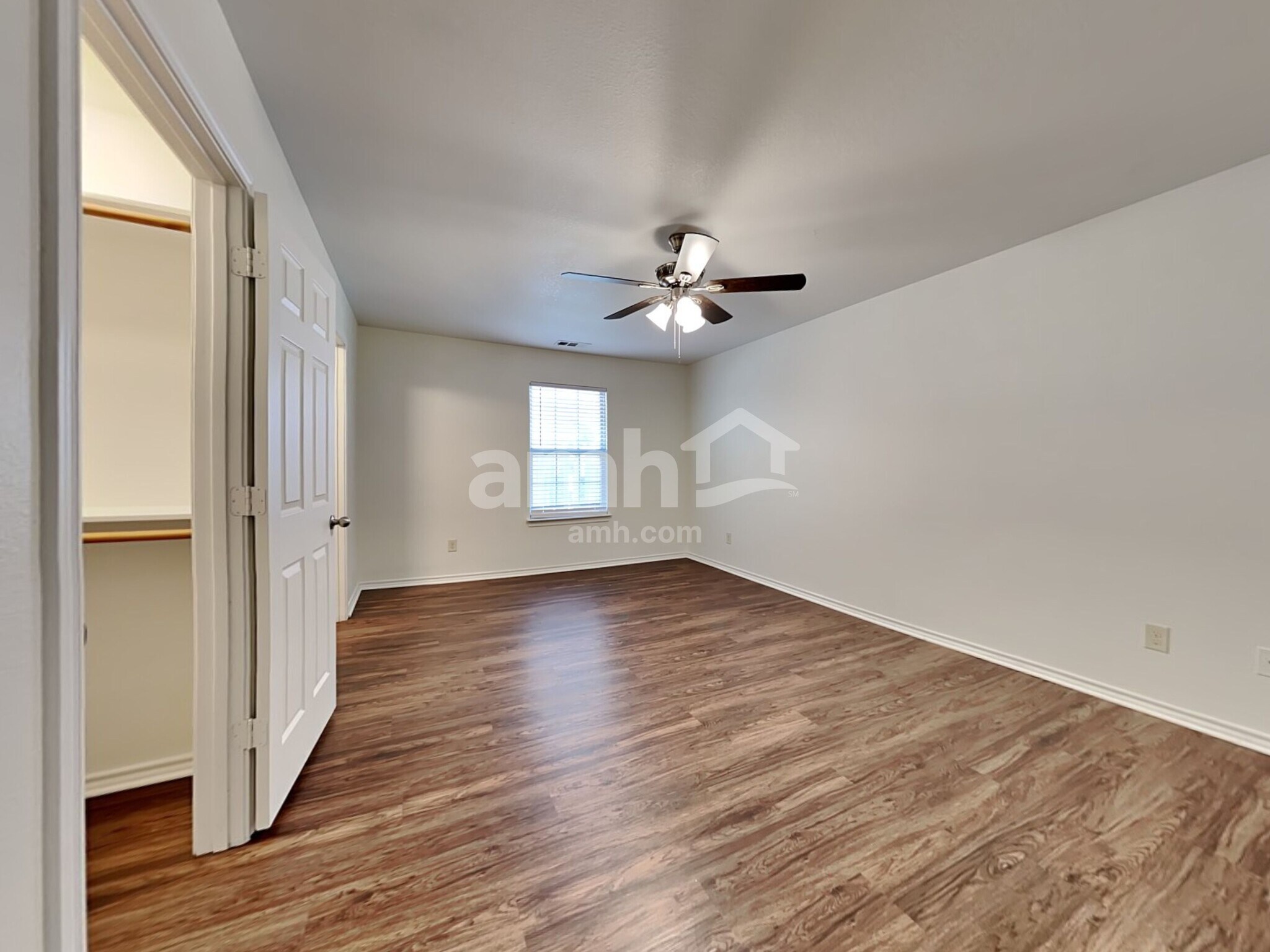 Building Photo - 1922 Cross Oaks Dr