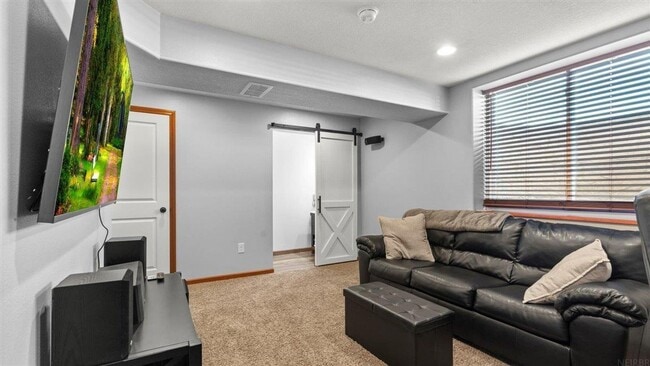 Building Photo - Move-In Ready Home with an Excellent Location