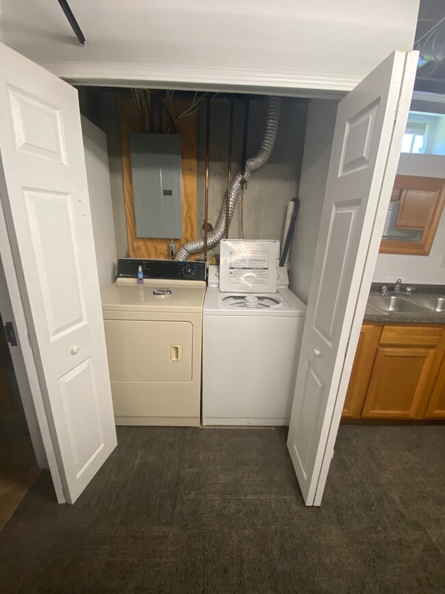 Building Photo - 3634 Roosevelt Cir