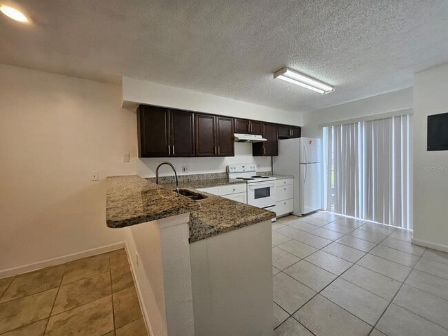 Building Photo - 3651 N Goldenrod Rd