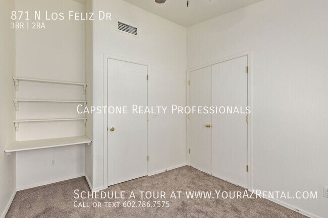 Building Photo - 871 N Los Feliz Dr