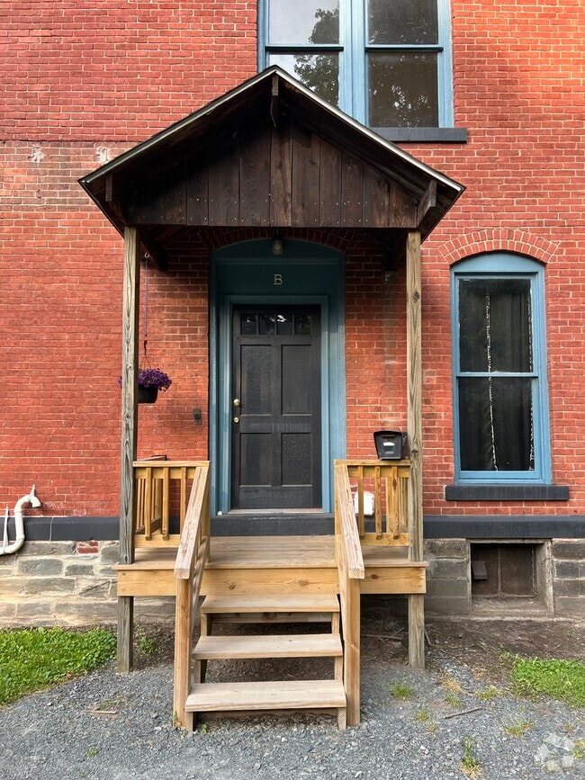 Building Photo - 118 E Chemung Pl