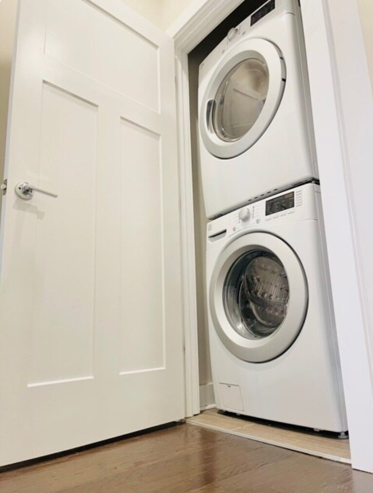 in-unit laundry machine/dryer - 418 Southend Crossing Ln