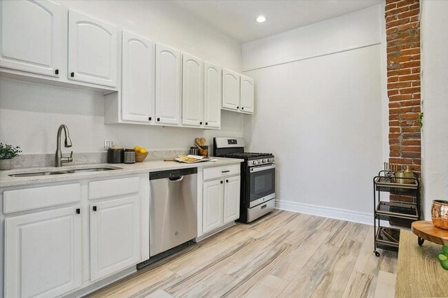 Building Photo - 3BD, 2BA House for Lease in Highlands Square