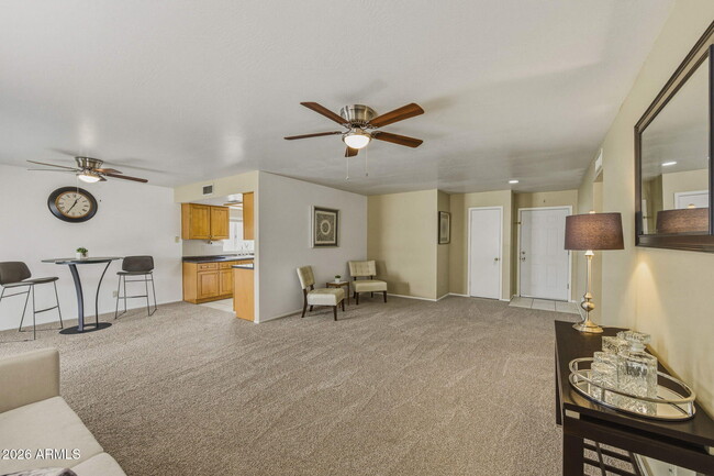 Building Photo - 5625 W Sunnyside Dr