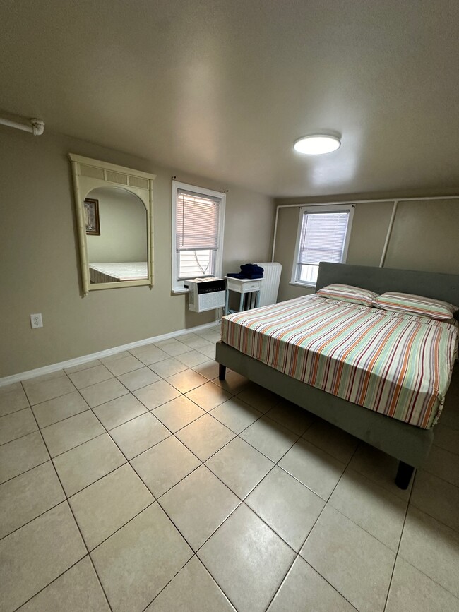 Building Photo - 124 N Portland Ave