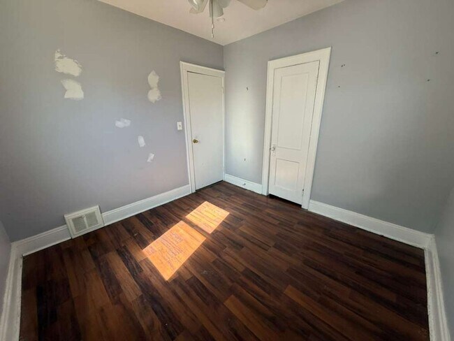 Building Photo - 4913 E 85th St