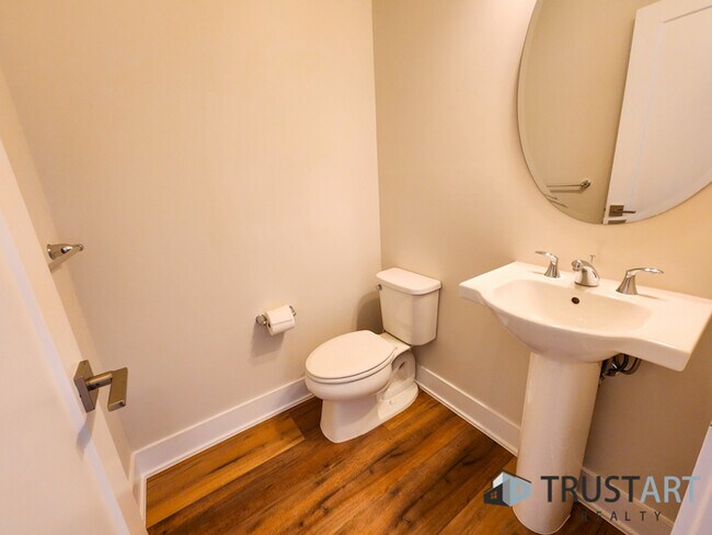 Building Photo - 3 bed/2bath condo house in Fishtown