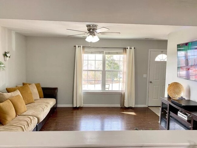 Building Photo - 477 Eve Estates Dr