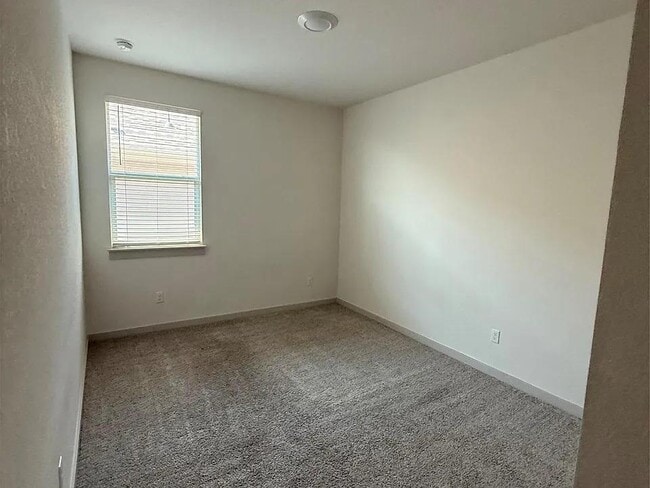 Building Photo - 400 Barton Creek Ln