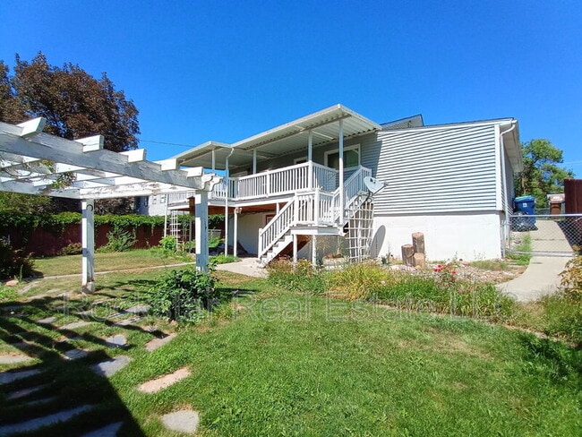 Building Photo - 6011 N Forest Blvd