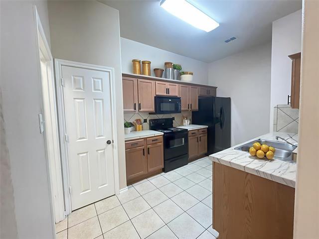 Building Photo - 2412 Ravenwood Ct