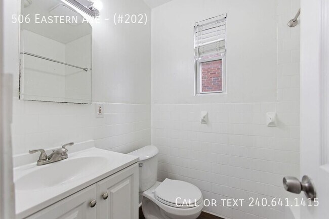 Building Photo - 506 Eastern Ave NE