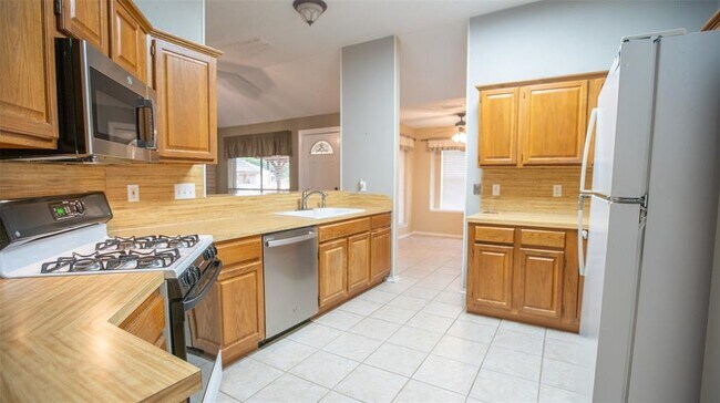 Building Photo - 401 Parkview Dr