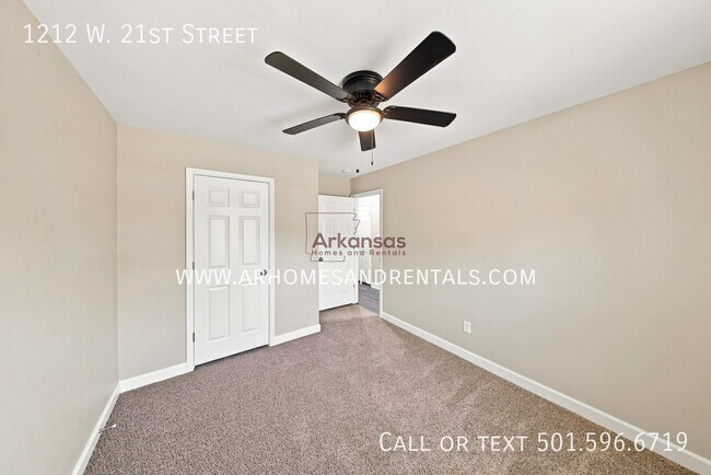 Building Photo - 1212 W 21st St