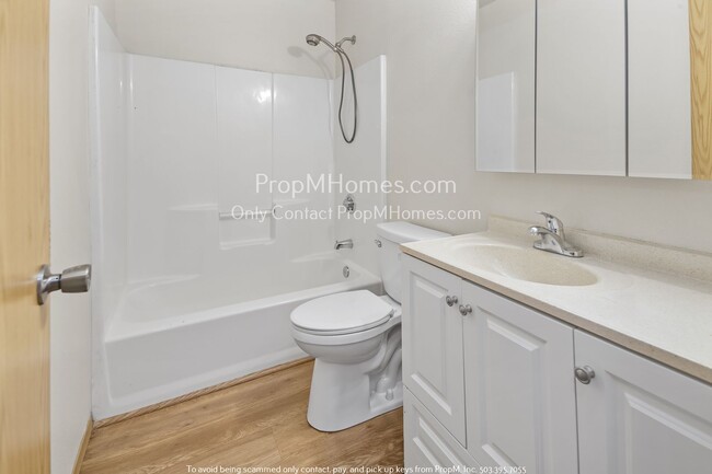Building Photo - Charming Townhome in South-East Portland: ...