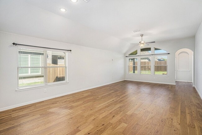 Building Photo - 2805 Chestnut Ln