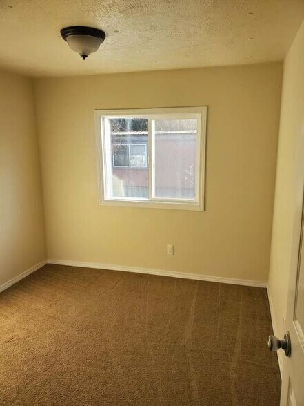 Building Photo - 4001 E Denison-Chattaroy Rd