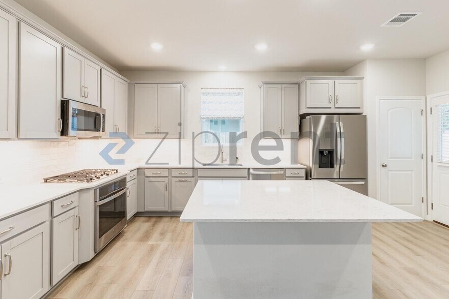 Building Photo - 120 Baron Von Gator Dr