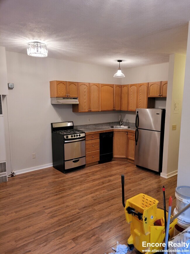 Building Photo - 145 Endicott St