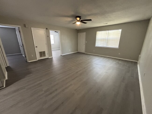 Building Photo - Newly Renovated 2-Bedroom Retreat in Jaspe...